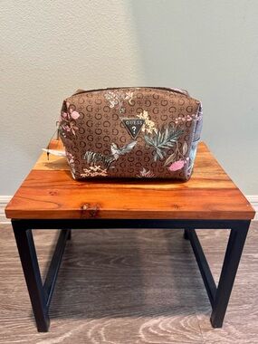 GUESS Cosmetic Bag Floral Cocoa Travel Makeup Pouch Zip Toiletry Case NWT